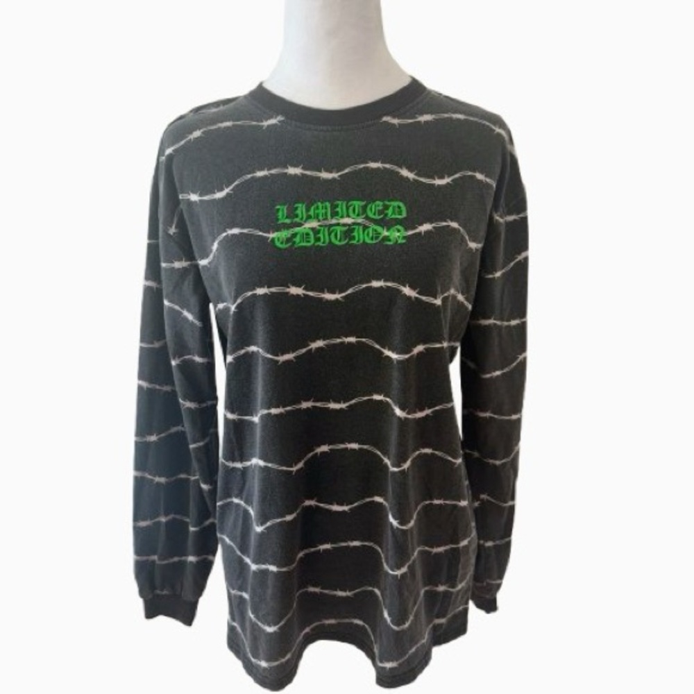 Rue21 Black and Green Graphic Long Sleeve Tee